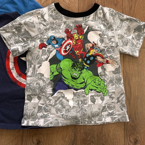 Boys 4T Bundle (5) Marvel and Batman T-shirts - Picture 4 of 6